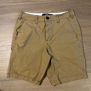 Hollister Cream Flat Front Shorts 9”